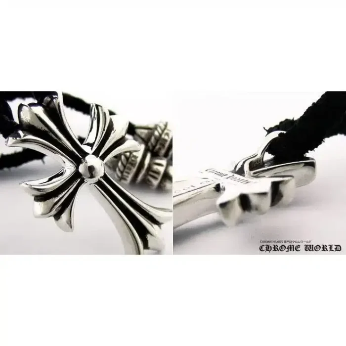 CH SMALL CROSS PENDANT